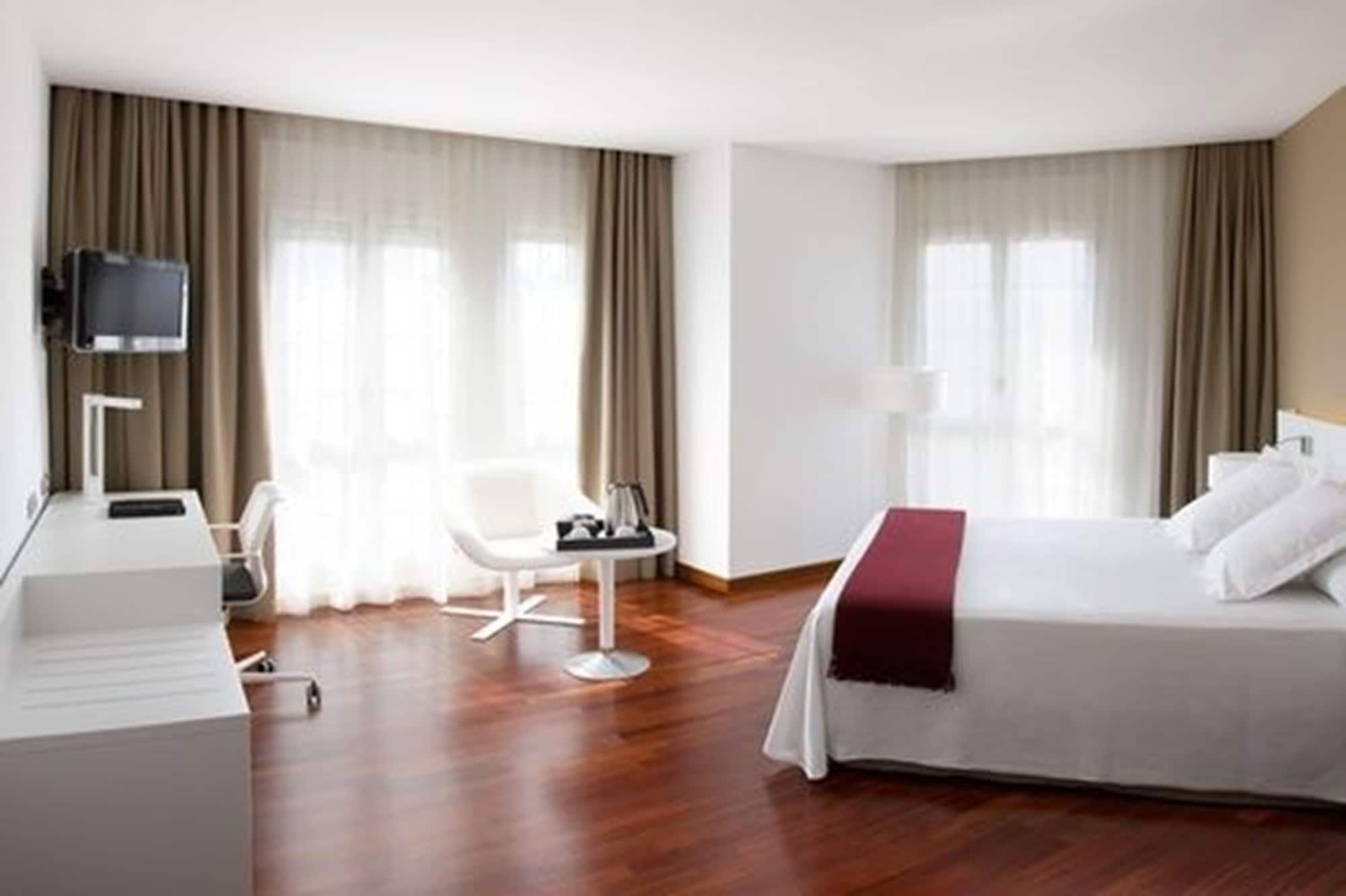 Urh Ciutat De Mataro Hotel Room photo